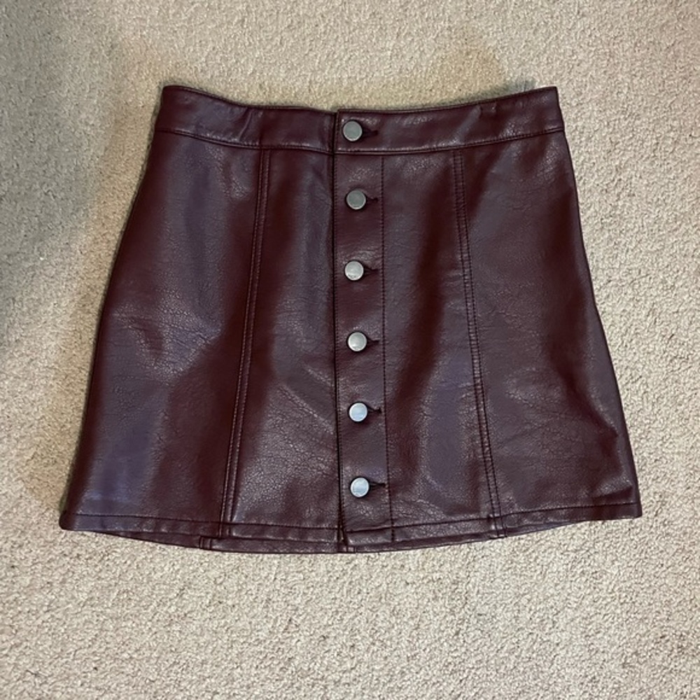 Express‎ Maroon vegan Leather button down Mini Skirt size 2